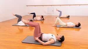 デトックスヨガの様子