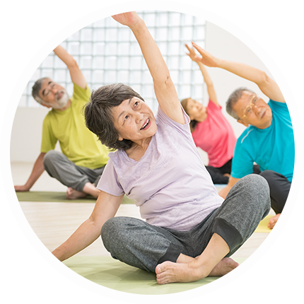 ヨガをする女性