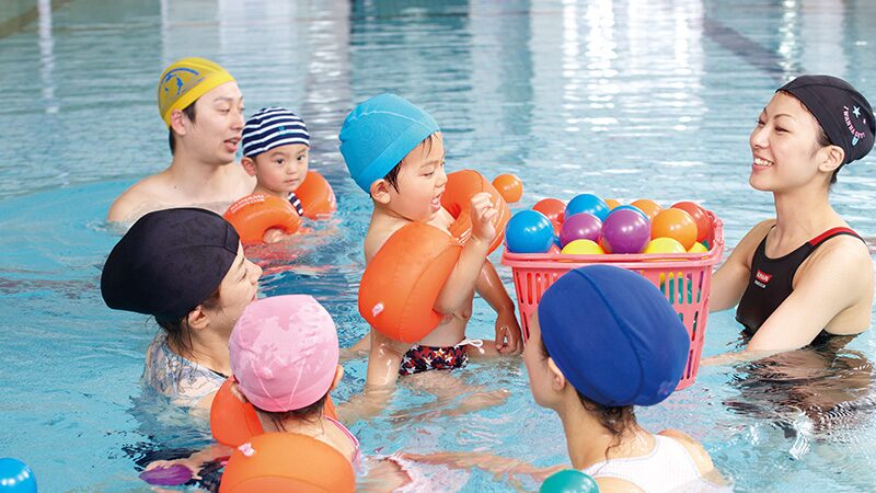 親子仲良しアクア（満1歳～2歳）の様子