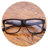 プラスチック製レンズのメガネ