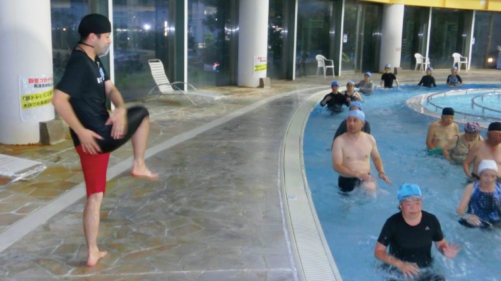 パワーアップ水中ウォーキングの様子